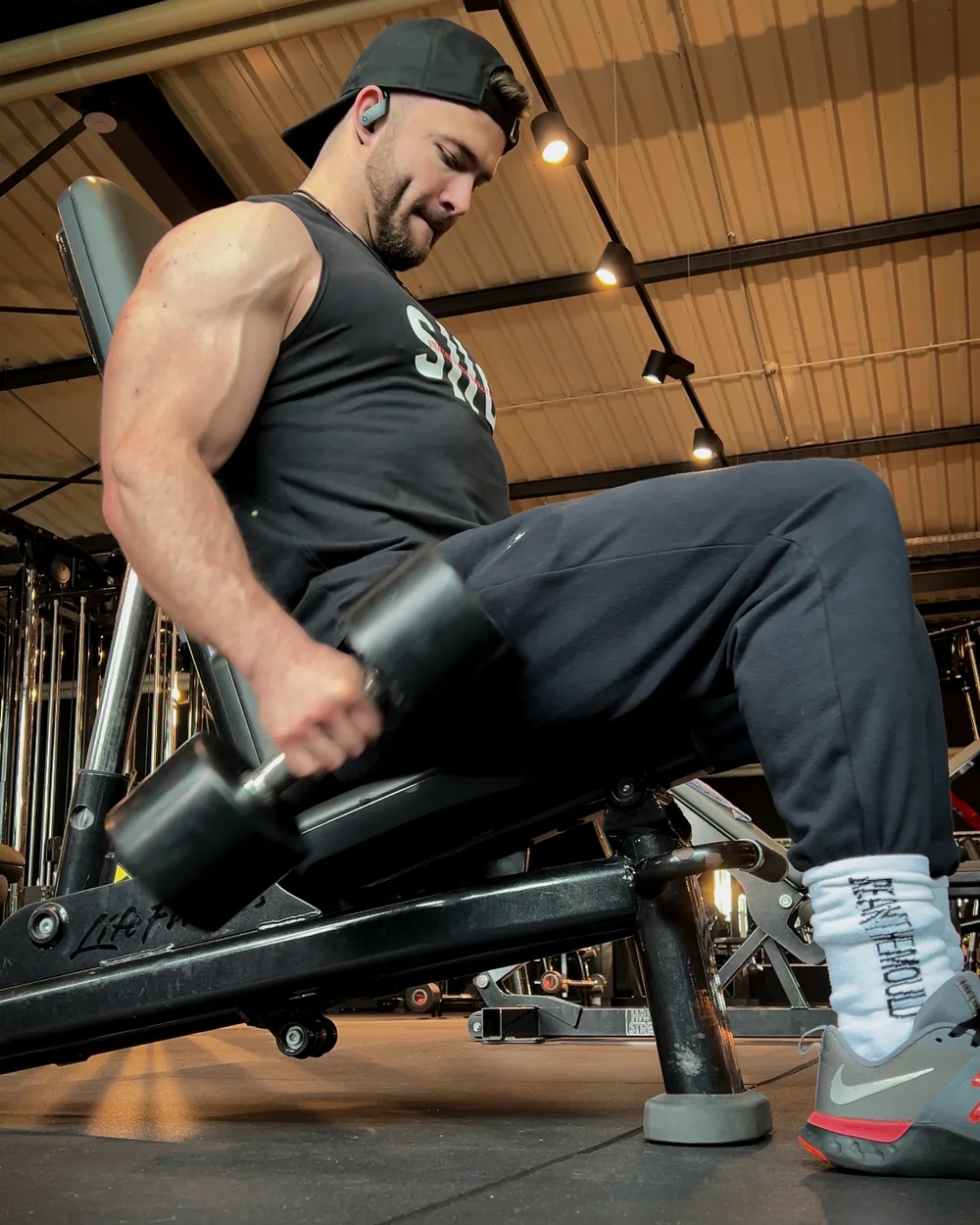 Philip Dingeldey beim Krafttraining im Gym